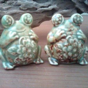 Vintage Ceramic Frog Salt and Pepper Set 2" 1960's